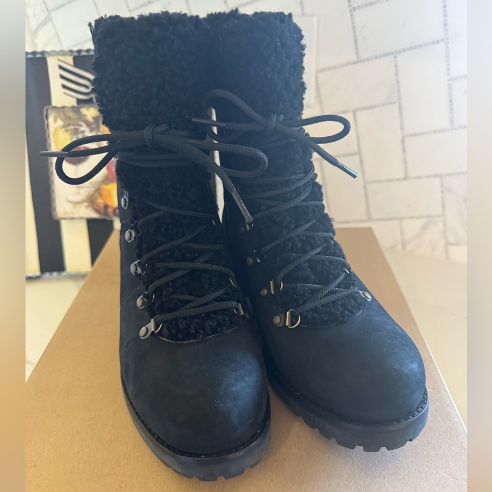 UGG Fraser Black Lace-Up Women's Boots -New in box-8